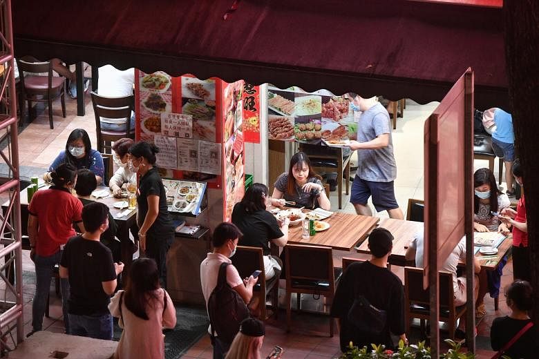 Featured Post Image - Tempat makan Singapura bersiap untuk mengelola keramaian dengan aman selama musim perayaan