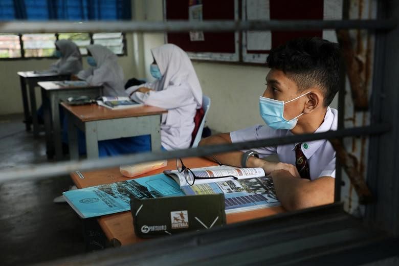 Featured Post Image - Coronavirus: Masker wajah tidak wajib di sekolah, kata menteri Malaysia