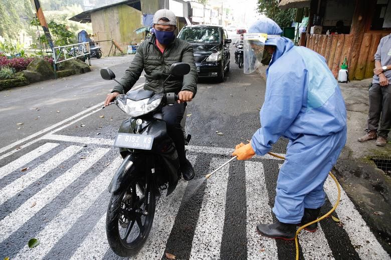 Featured Post Image - Indonesia melihat rekor kasus virus corona setelah klaster akademi militer