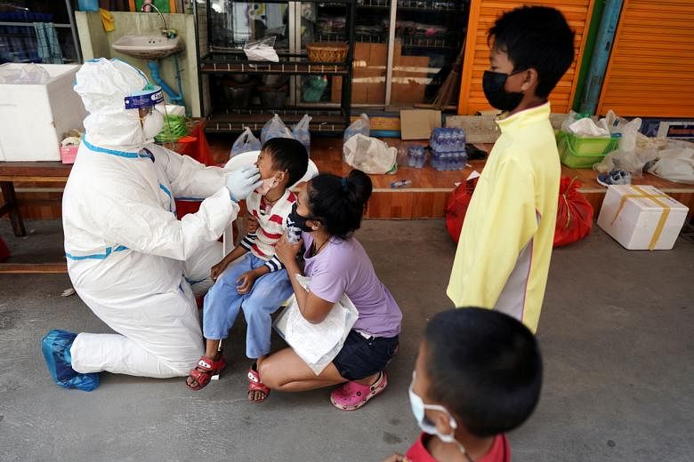 Featured Post Image - Bangkok mengumumkan langkah-langkah untuk mencegah penyebaran Covid-19 setelah wabah di provinsi terdekat