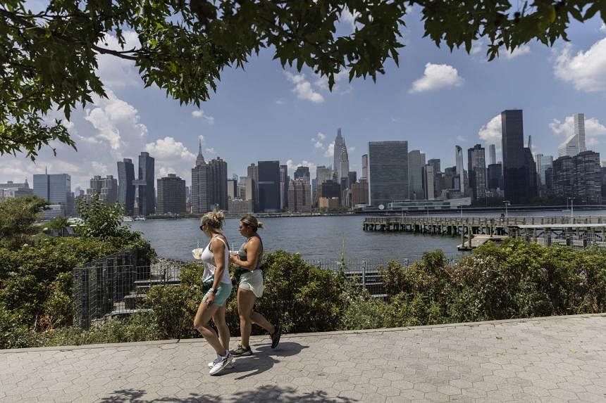 Featured Post Image - New York City bersiap menghadapi hari Minggu yang terik di tengah suhu terpanas musim panas