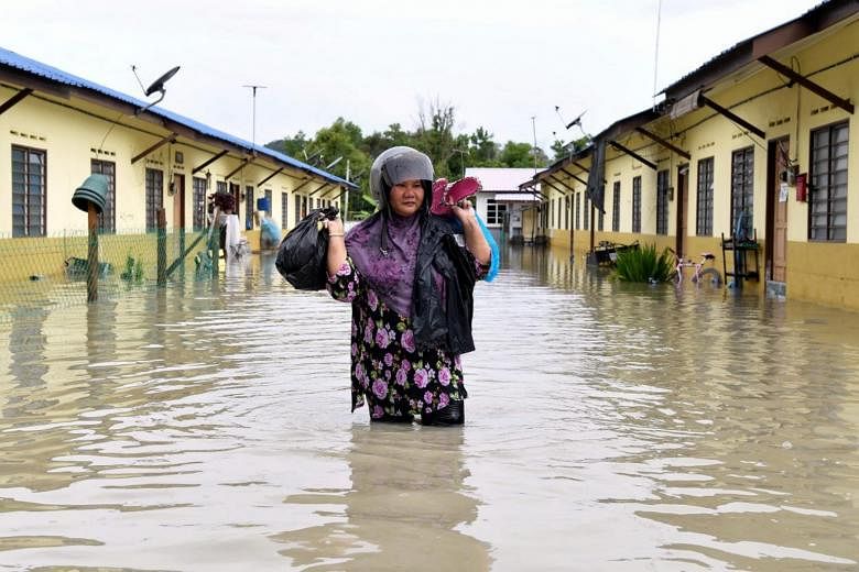 Featured Post Image - Lebih dari 7.000 di pusat-pusat bantuan saat pantai timur Malaysia dilanda banjir